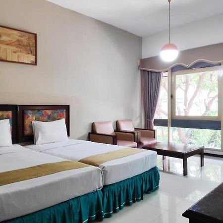 New Grand Park Hotel Surabaya Bagian luar foto