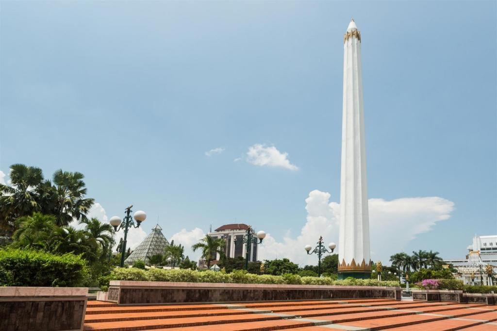 New Grand Park Hotel Surabaya Bagian luar foto