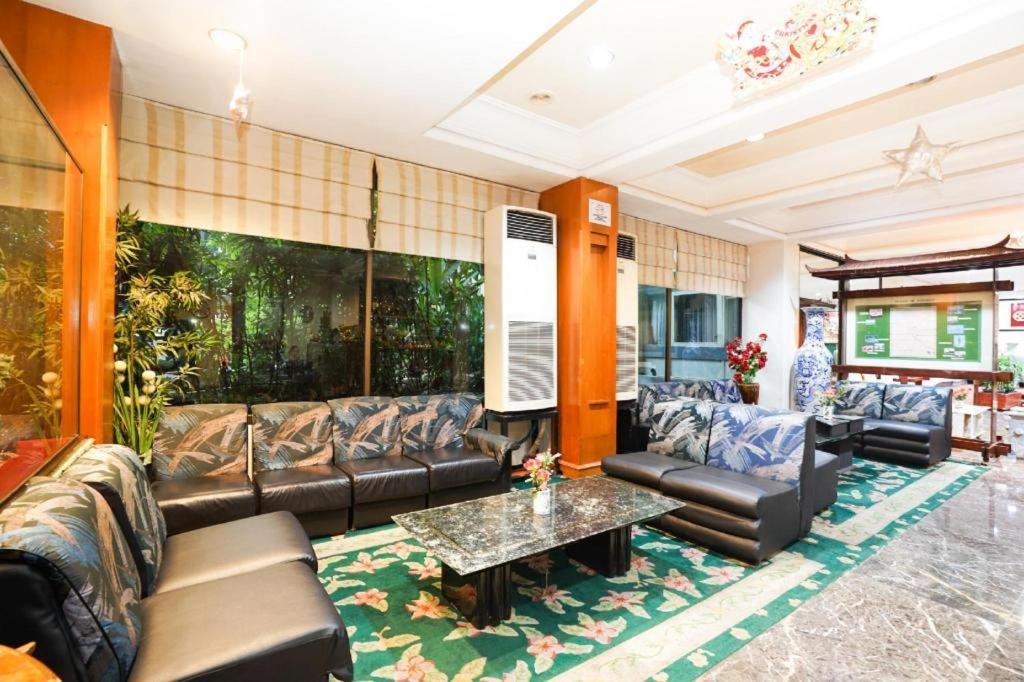 New Grand Park Hotel Surabaya Bagian luar foto