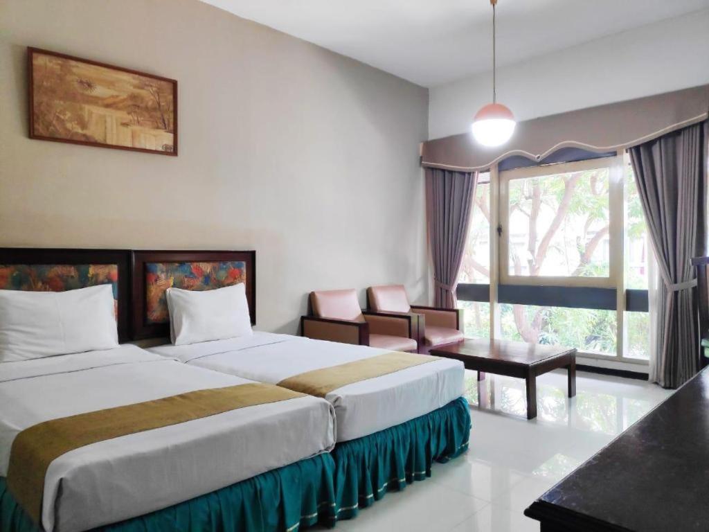 New Grand Park Hotel Surabaya Bagian luar foto
