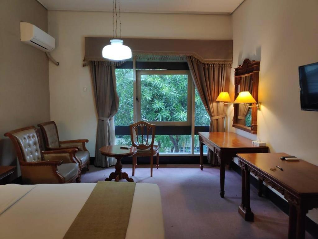 New Grand Park Hotel Surabaya Bagian luar foto