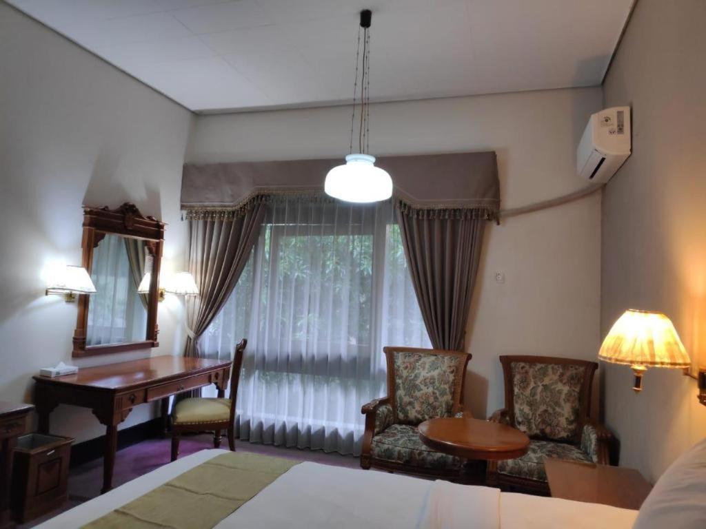 New Grand Park Hotel Surabaya Bagian luar foto