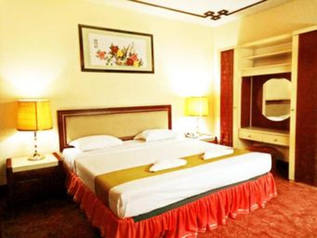 New Grand Park Hotel Surabaya Bagian luar foto