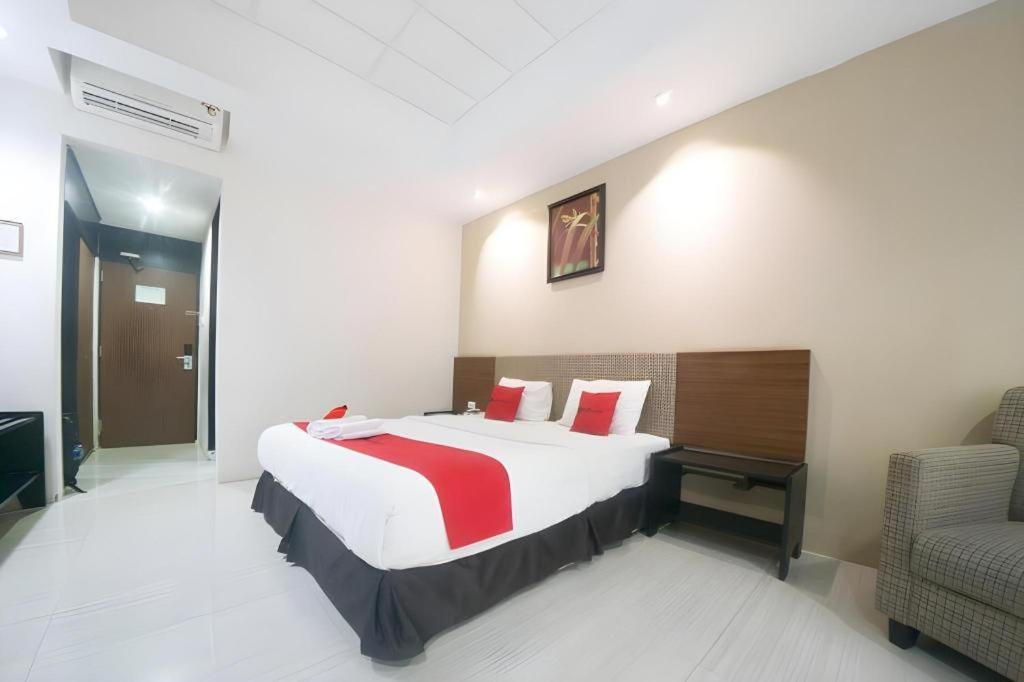 New Grand Park Hotel Surabaya Bagian luar foto