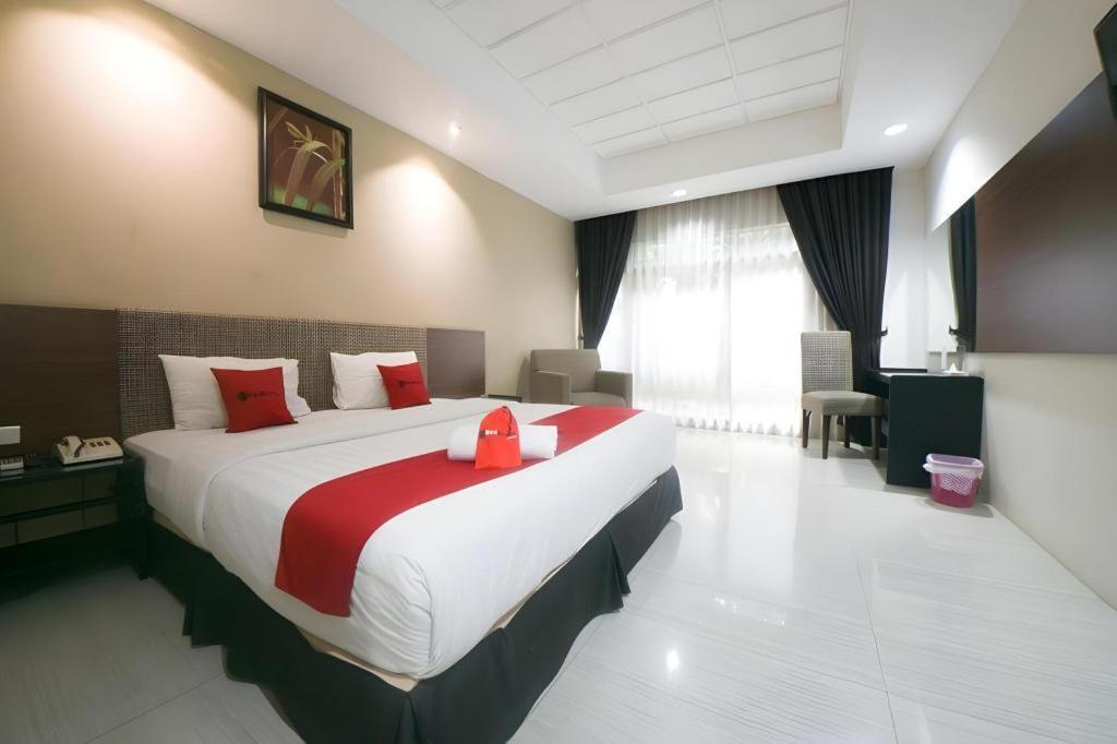 New Grand Park Hotel Surabaya Bagian luar foto