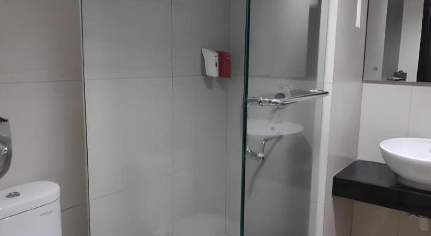 New Grand Park Hotel Surabaya Bagian luar foto