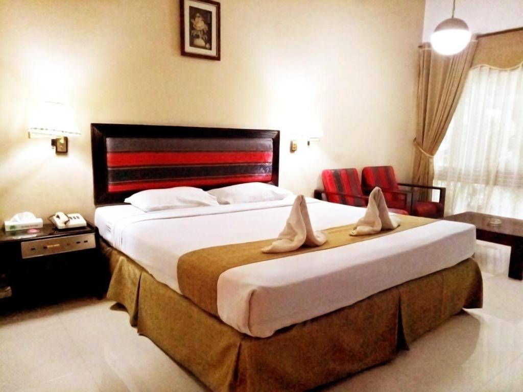 New Grand Park Hotel Surabaya Bagian luar foto