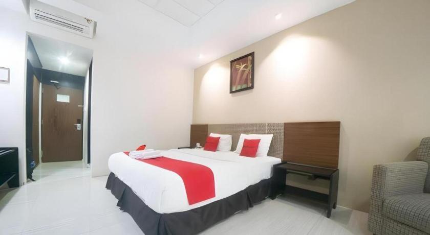 New Grand Park Hotel Surabaya Bagian luar foto