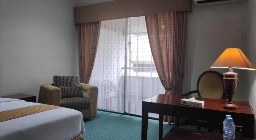 New Grand Park Hotel Surabaya Bagian luar foto