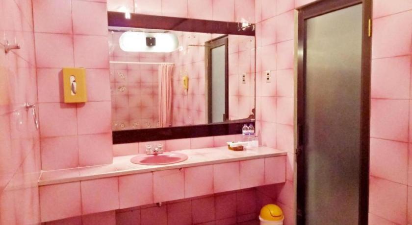 New Grand Park Hotel Surabaya Bagian luar foto