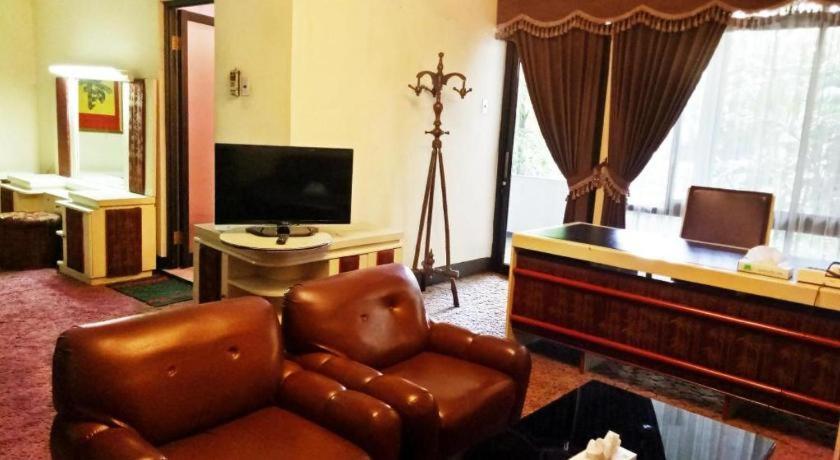 New Grand Park Hotel Surabaya Bagian luar foto