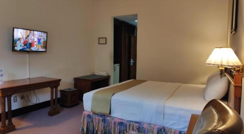 New Grand Park Hotel Surabaya Bagian luar foto