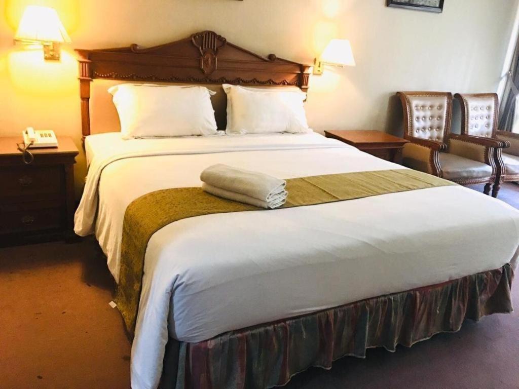 New Grand Park Hotel Surabaya Bagian luar foto