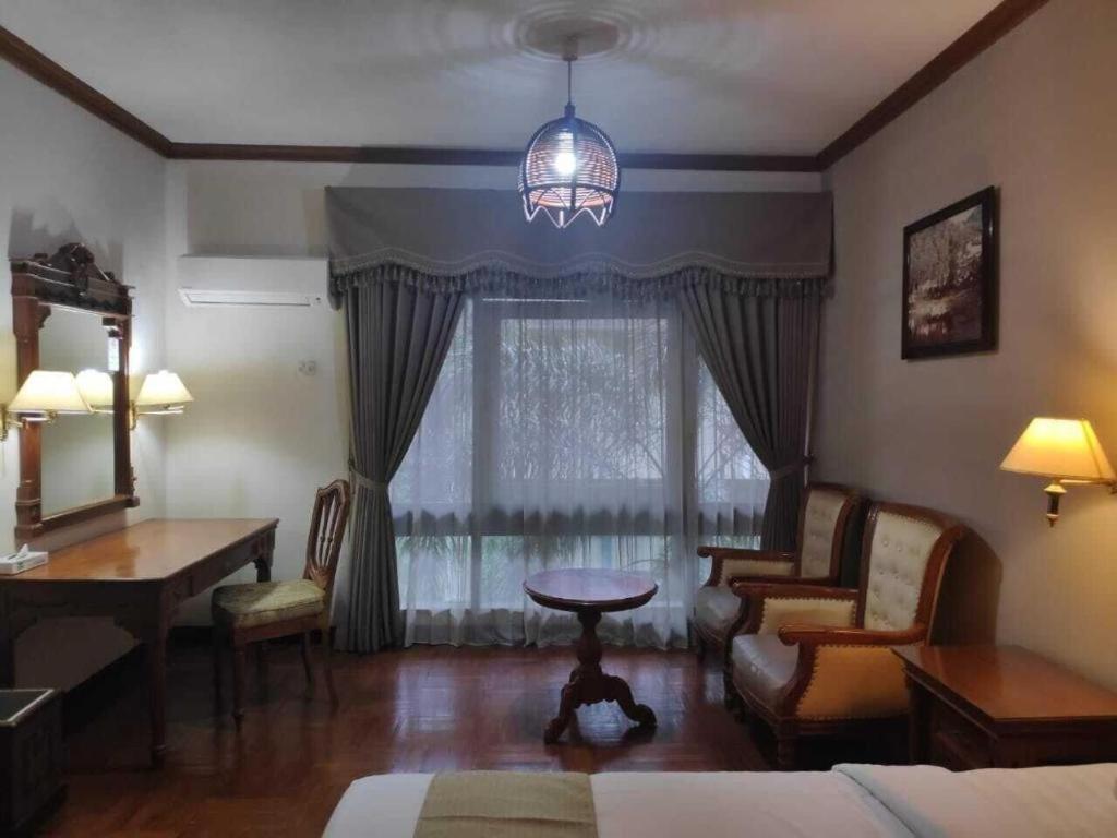 New Grand Park Hotel Surabaya Bagian luar foto