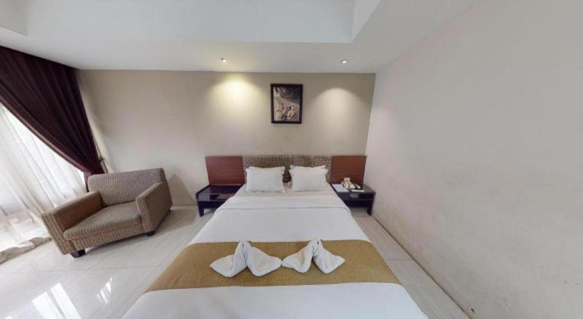New Grand Park Hotel Surabaya Bagian luar foto