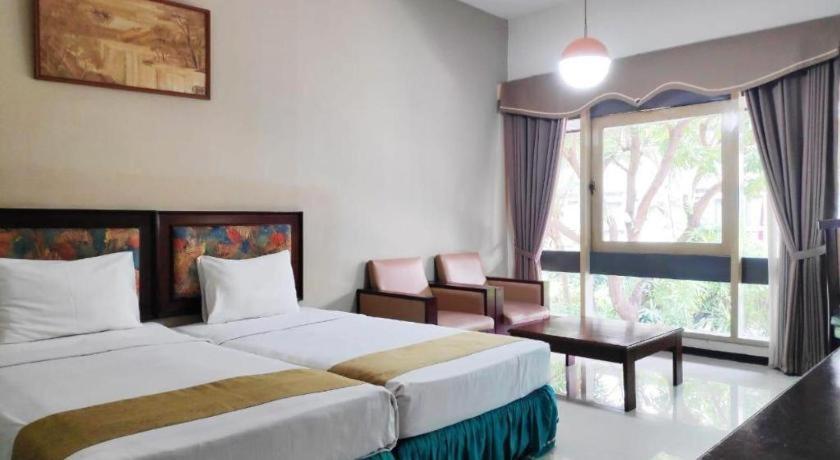 New Grand Park Hotel Surabaya Bagian luar foto