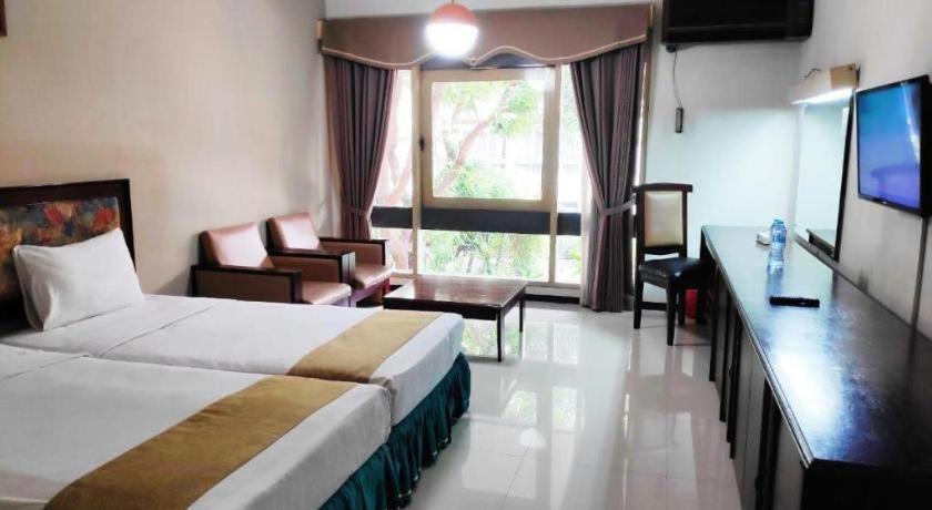 New Grand Park Hotel Surabaya Bagian luar foto