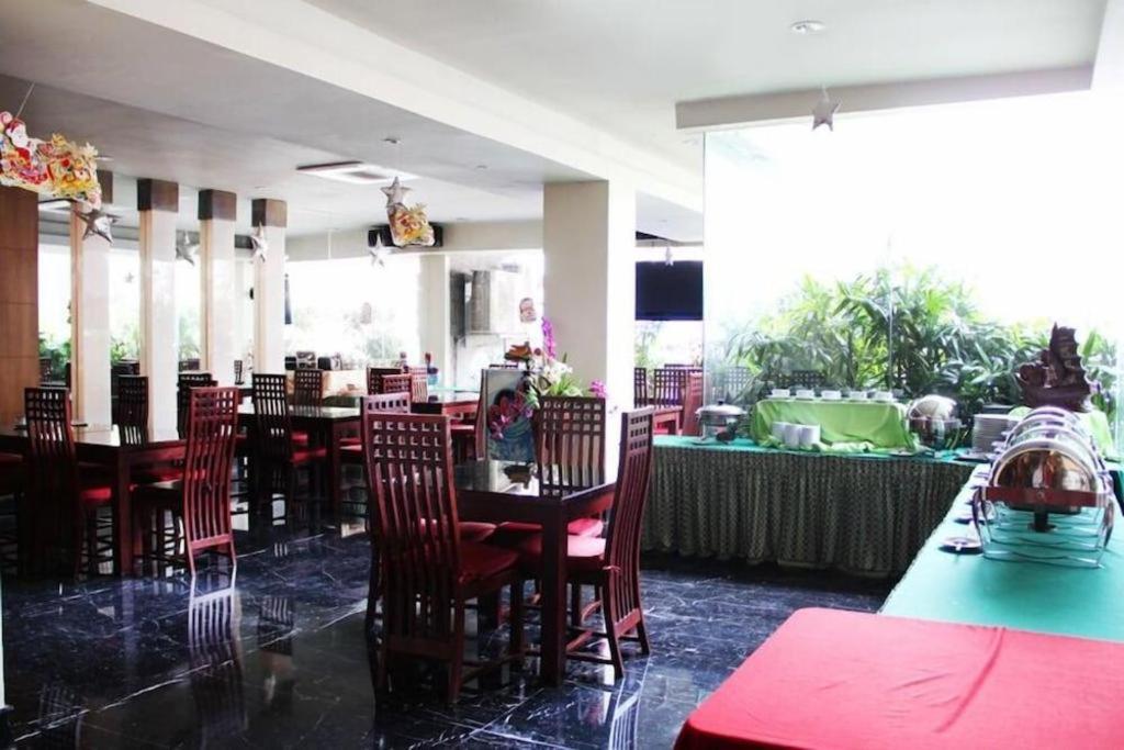 New Grand Park Hotel Surabaya Bagian luar foto